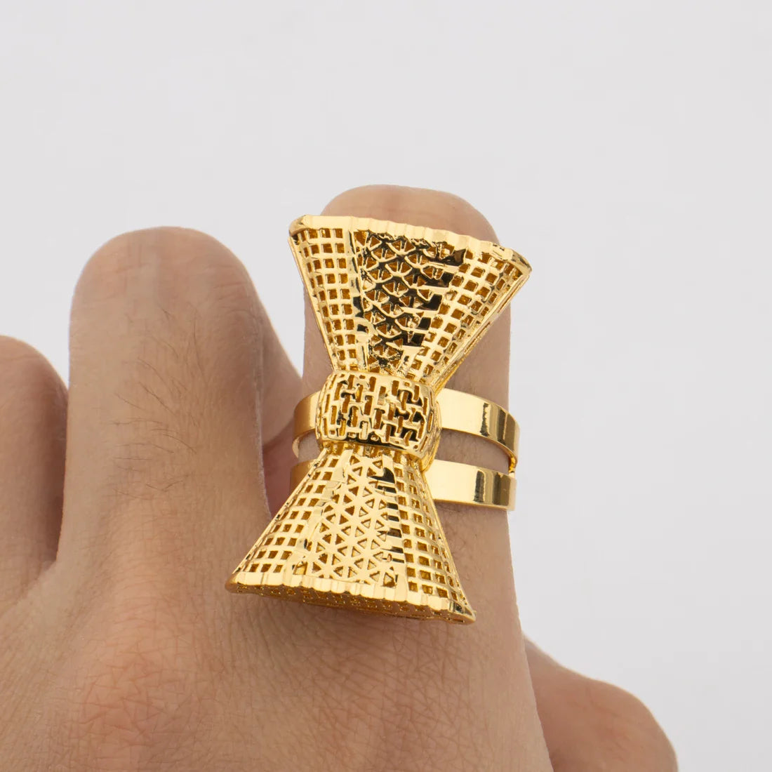 2025 Gold Color New Fashion Rings For Women Charming Love And Butterfly Jewelry Accessories For Wedding Banquet Party