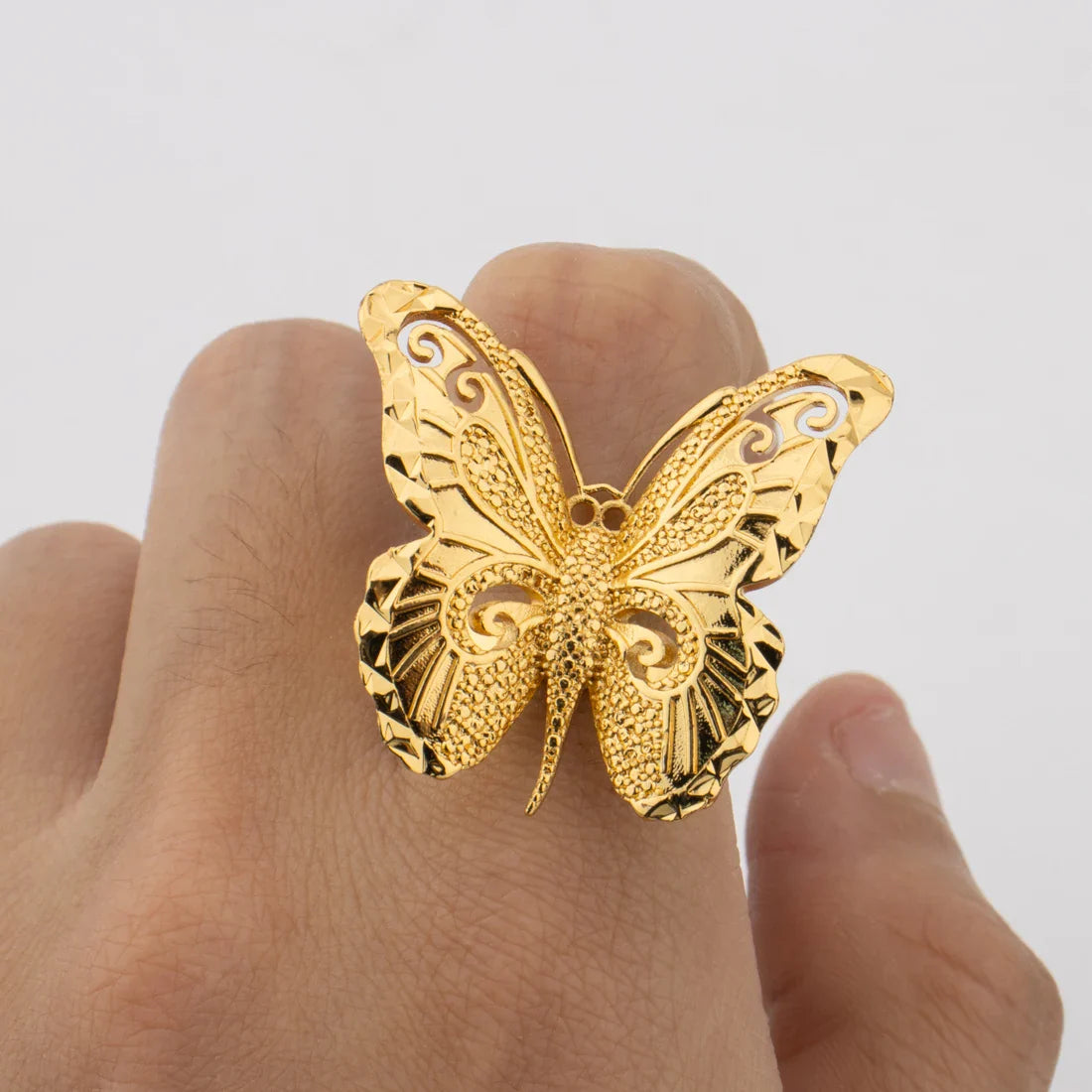 2025 Gold Color New Fashion Rings For Women Charming Love And Butterfly Jewelry Accessories For Wedding Banquet Party