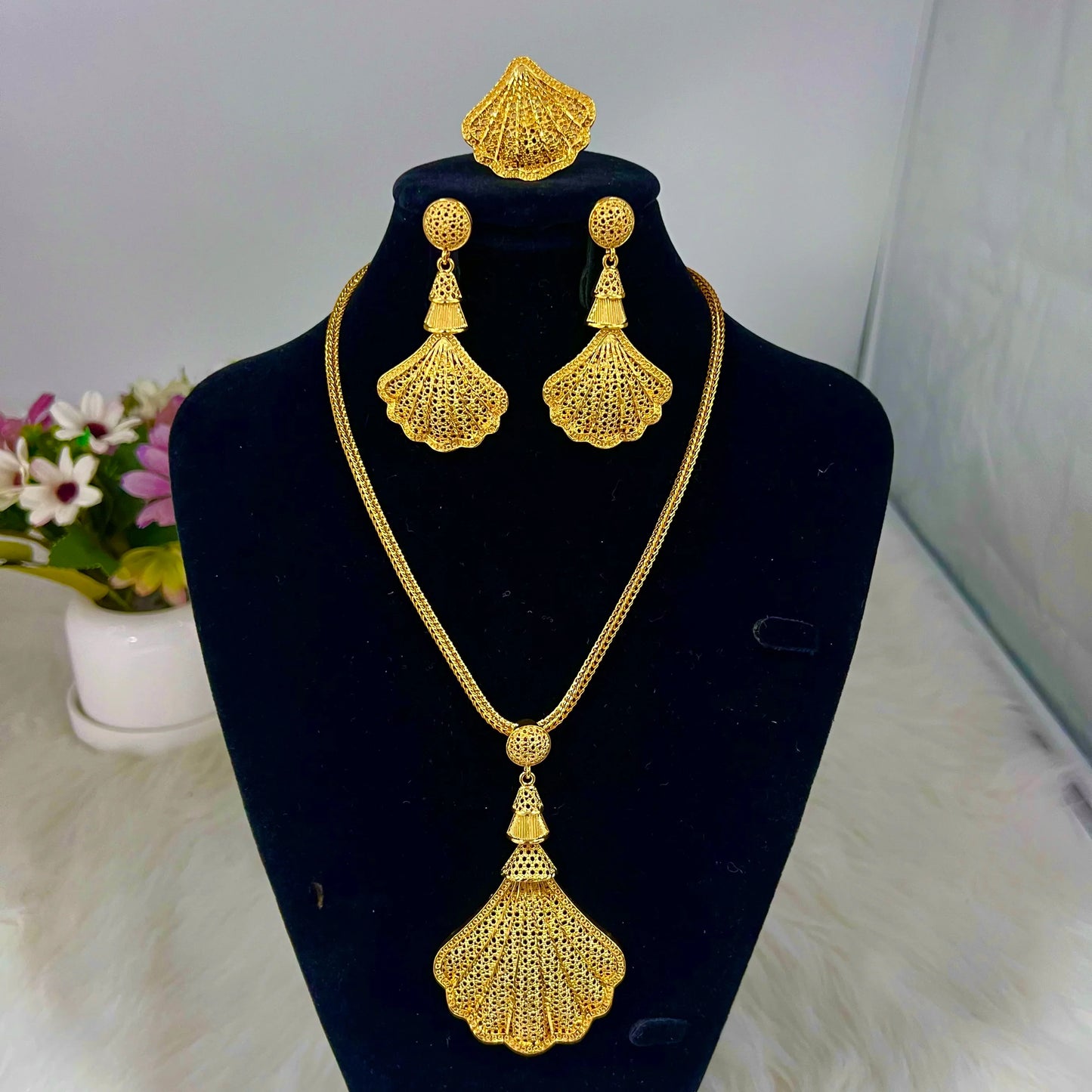 Luxury Gold Plated Sea Shell Shape Necklace Earrings Ring Set for Women Nigeria Elegant Design Jewelry for Party Wedding