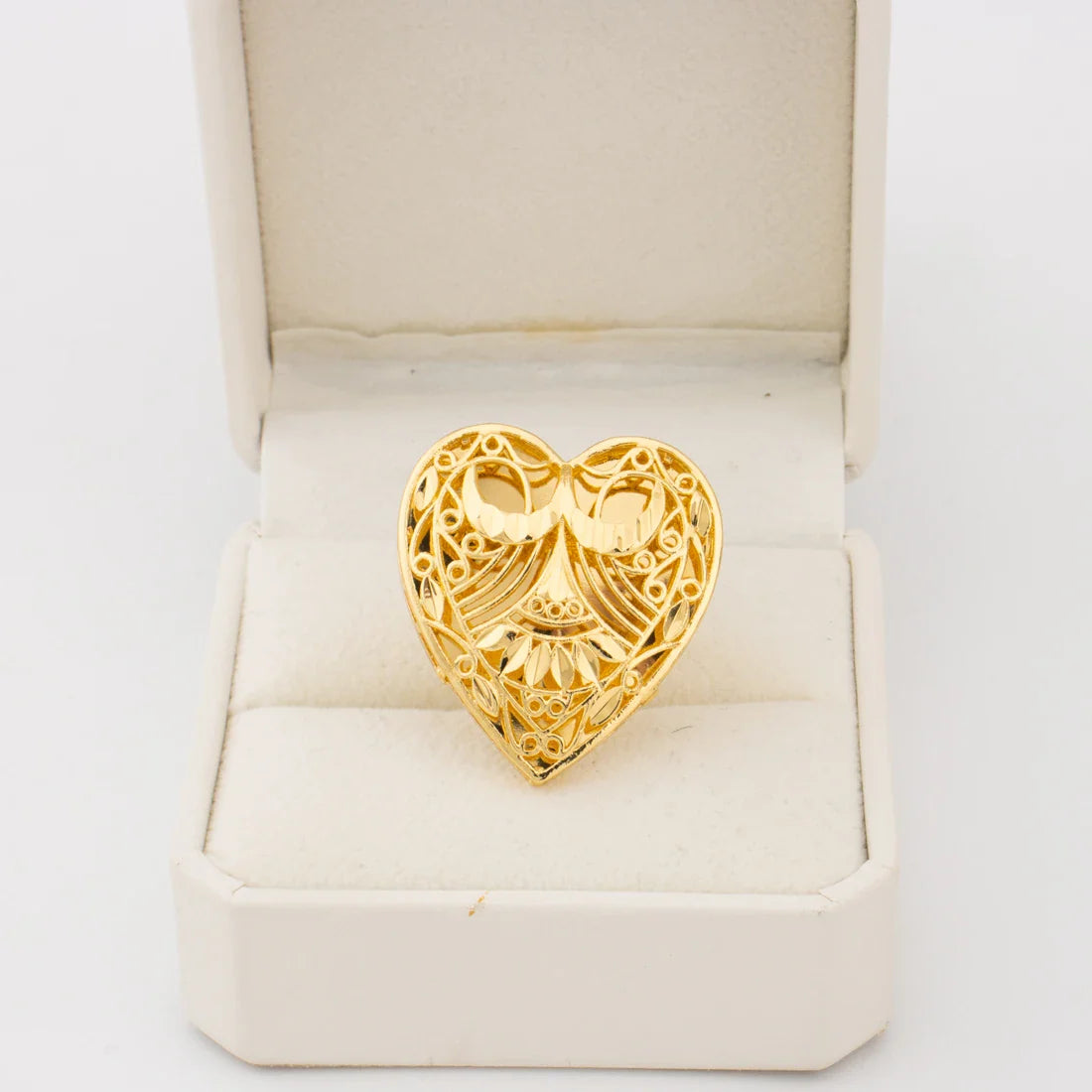 2025 Gold Color New Fashion Rings For Women Charming Love And Butterfly Jewelry Accessories For Wedding Banquet Party